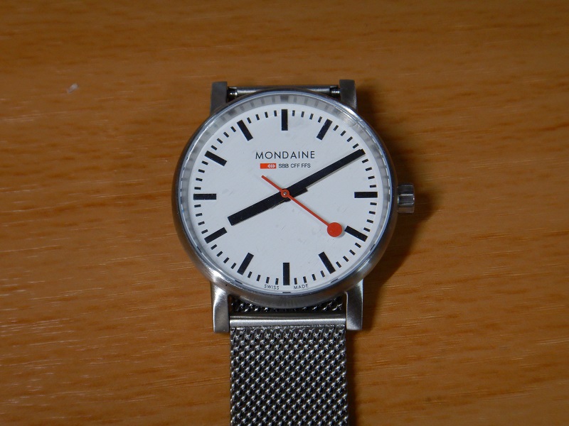 MONDAINEの腕時計。一応スイス製です。