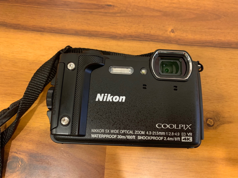 Nikon COOLPIX W300。久しぶりのニコン製のカメラです。