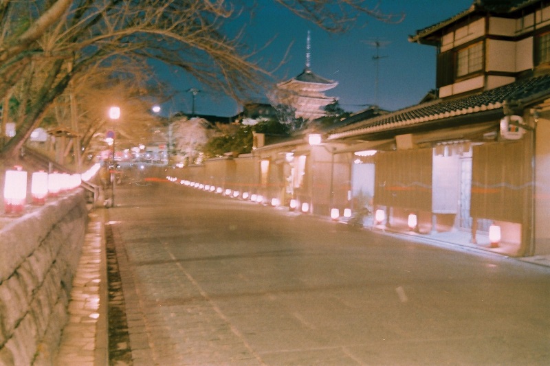 私が初めて行った京都(東山)花灯路2004。当時は嵐山では開催されていなかったので東山に括弧をつけました。